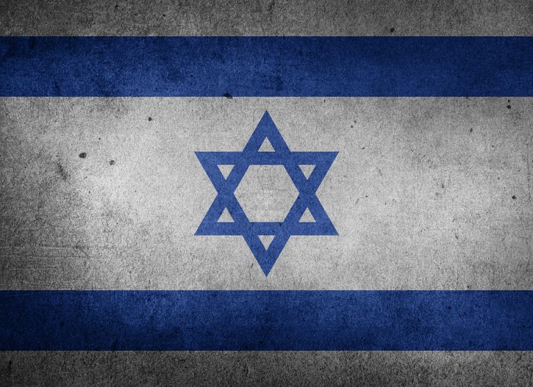 Israele esporta le sue tecnologie di disinformazione (Shir Hever)