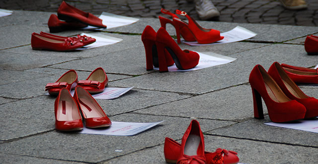 Femminicidi, in Italia una donna è uccisa ogni 72 ore: “La coppia è l’ambito più a rischio”