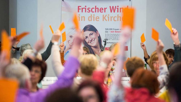 La KFD inizia a Fulda una settimana di manifestazioni per una “Chiesa dove ci sia parità di genere”
