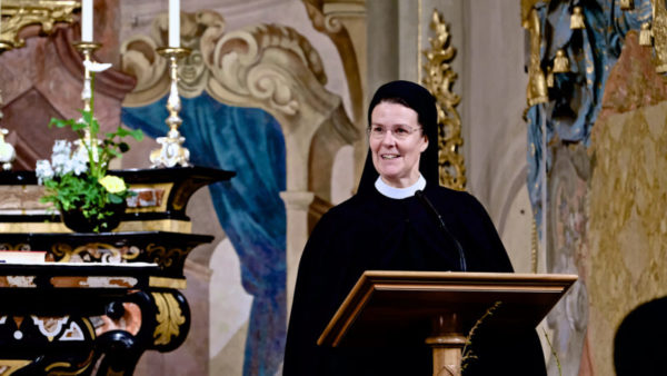 Suor Irene, una femminista al Sinodo: “Ora sacerdoti donne” (Giovanni Panettiere, quotidiano.net)