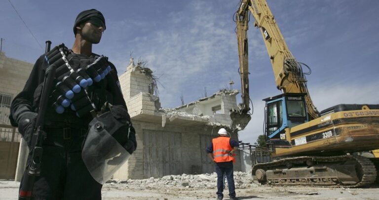 Comunità palestinese in Cisgiordania distrutta per la sesta volta