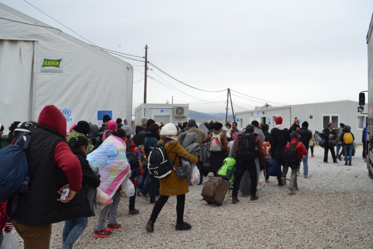 L’orrore della porta accanto. Un rapporto sulla rotta balcanica (Marinella Salvi)