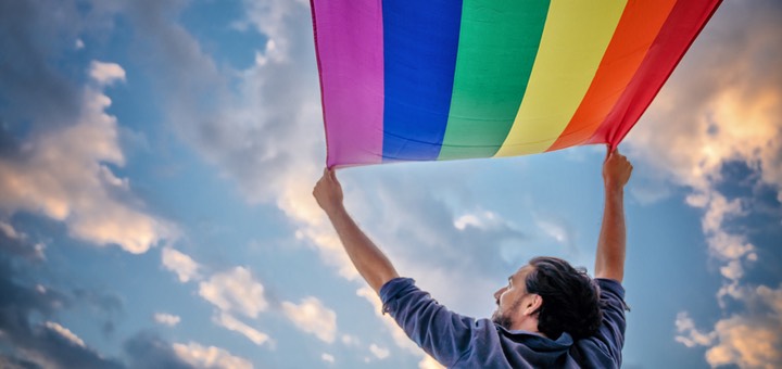 Perché la Chiesa cattolica dovrebbe partecipare al Pride? (Antonio Aradillas)