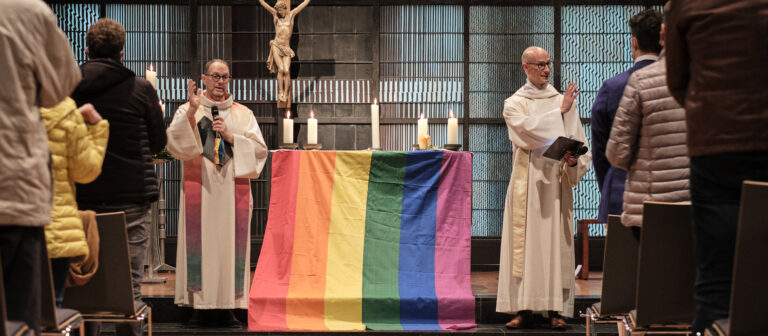 Sinodo Germania: al via le benedizioni per le coppie omosessuali nella Chiesa Cattolica (kirche-und-leben.de)