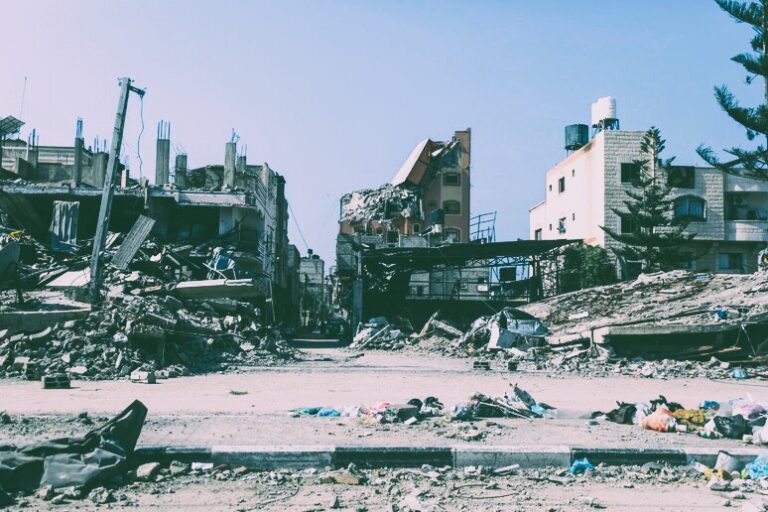Gaza, nel disinteresse generale Israele demolisce anche Nuseirat (A. Ferretti)